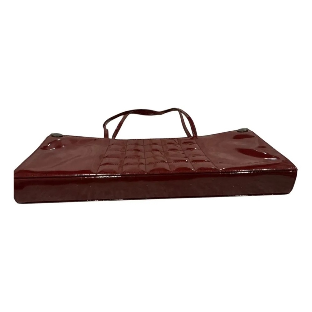 ✨💎CHANEL💎✨Vintage East West Quilted Patent Leather Chocolate Bar. 5 Series! - Picture 4 of 8